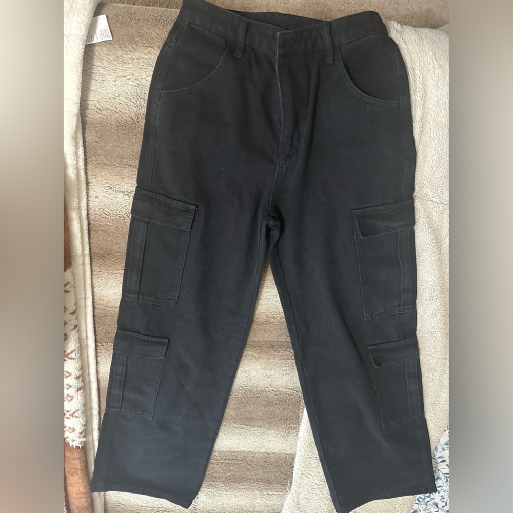 Hi! I’m selling these SHEIN cargo pants!